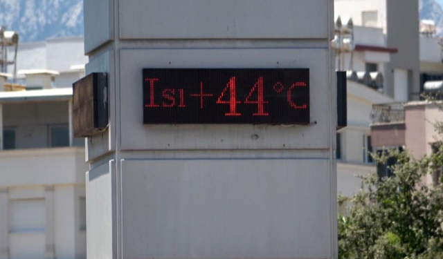 Antalya'da termometreler 44 dereceyi gördü!