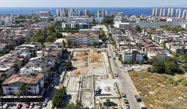Muratpaşa, raket sporlarının yeni merkezini kuruyor