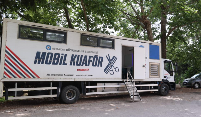 Antalya'da mobil kuaför tırı yaylalarda hizmet veriyor