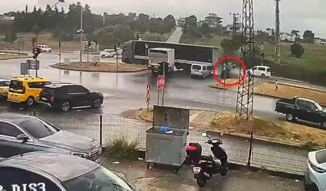 Antalya'da otomobilin tır sürükleyip takla attırdığı anlar kamerada!