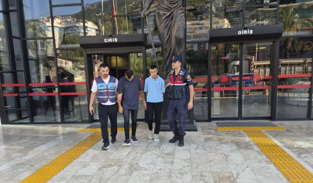 Ayakkabı mağazası hırsızları adaletten kaçamadı!