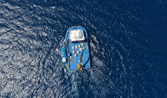 Antalya'da 50 yapay resif denize indirildi