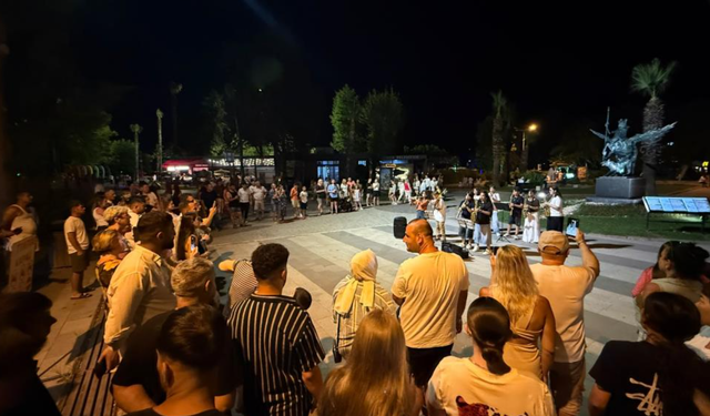 Geleceğin müzisyenleri Kemer gecelerini hareketlendirdi