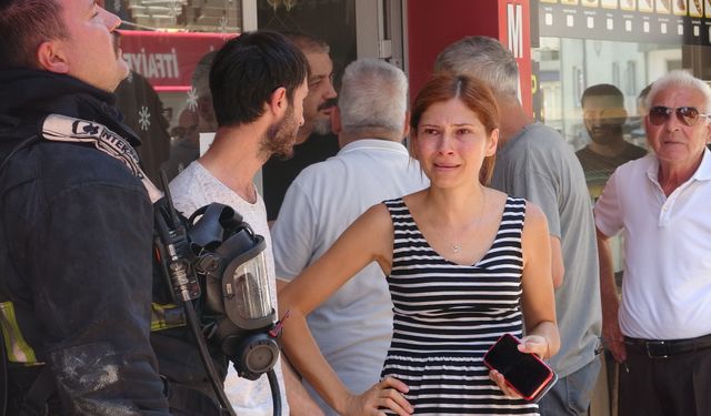 Babanın yaptığı kaynaktan çıkan kıvılcımlar, oğlunun işlettiği bayan kuaföründe yangın çıkardı