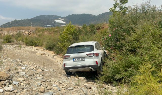 Antalya'da otomobil dereye uçtu: 1 yaralı
