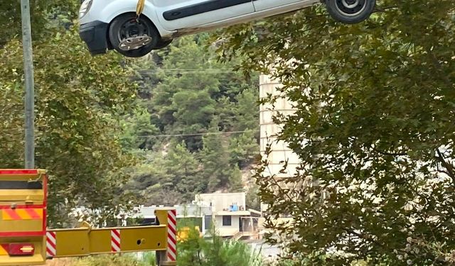 Alanya’da araç şarampole yuvarlandı