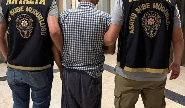 Antalya'da 157 yıl kesinleşmiş hapis cezası bulunan hükümlü yakalandı
