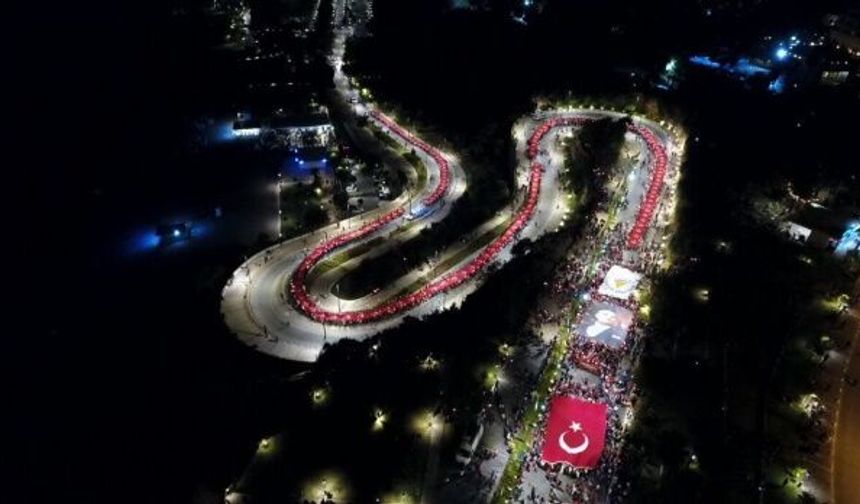 Cumhuriyet coşkusu meydanlara sığmadı