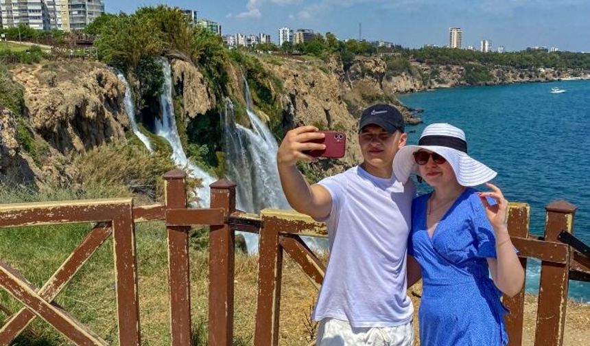 İlk durak Düden Şelalesi