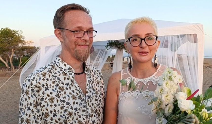  Rus ve Ukraynalı çiftin aşkı Antalya'da nikahla taçlandı