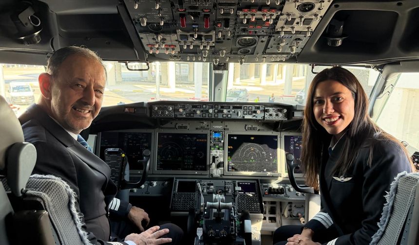 Baba ve kız aynı kokpitte: 42 yıllık pilot gökyüzüne kızıyla veda etti