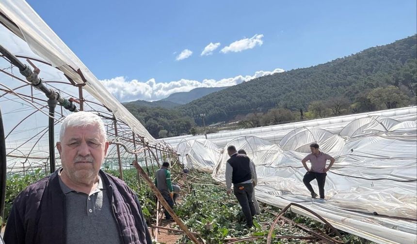 Kumluca’da hortum seraları vurdu, 10 dönüm alan zarar gördü