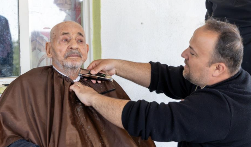 Manavgat Belediyesi'nin bayram öncesi ücretsiz kuaför hizmeti