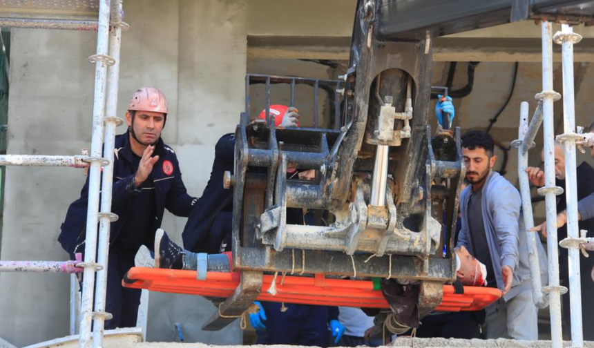 Demir iskeleden düşen inşaat işçisi yaralandı!