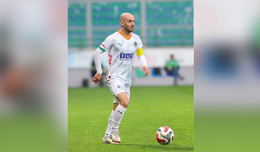 Corendon Alanyaspor kaptanı Efecan Karaca ameliyat edildi