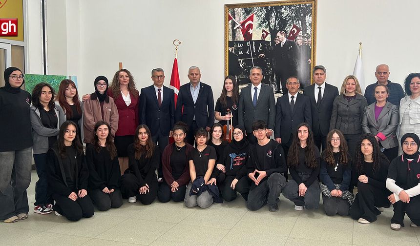 Aksu Fen Lisesi’nden Atatürk’ün Antalya’ya gelişine özel resim sergisi