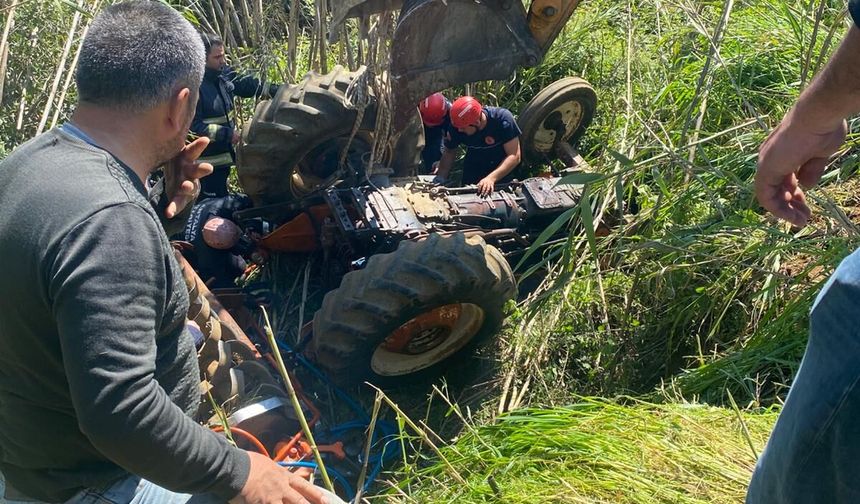 Aksu’da traktör dereye devrildi sürücü altında kalarak hayatını kaybetti!
