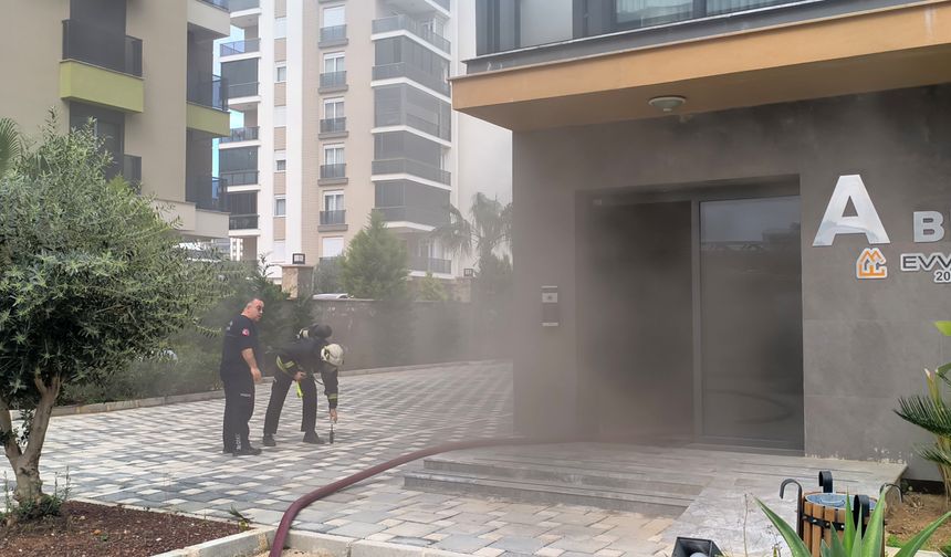 Aksu'da lüks dairedeki yangın ev sahibini ağlattı!