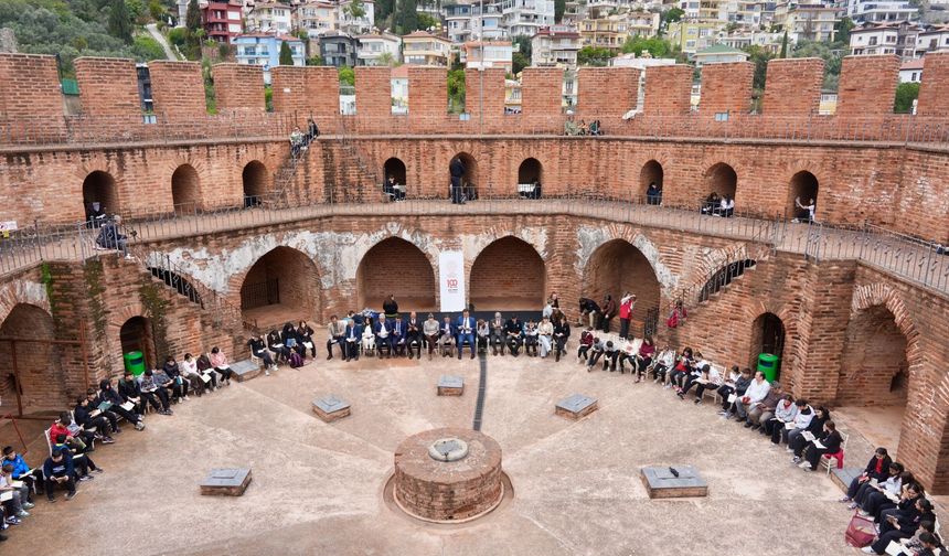 Alanya’da tarihi an! 800 öğrenci aynı anda ne yaptı?