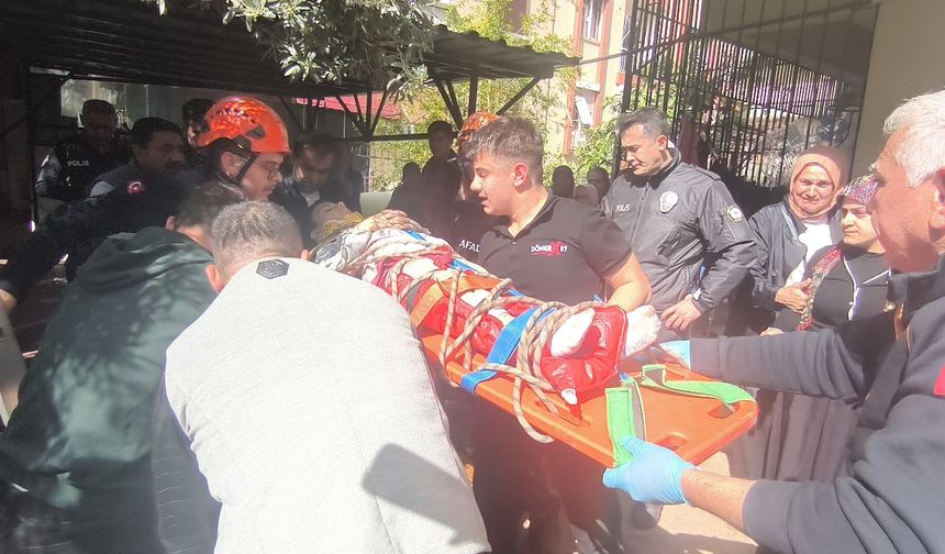 Nefes kesen kurtuluş: Çocuk foseptik çukurundan böyle çıkarıldı!