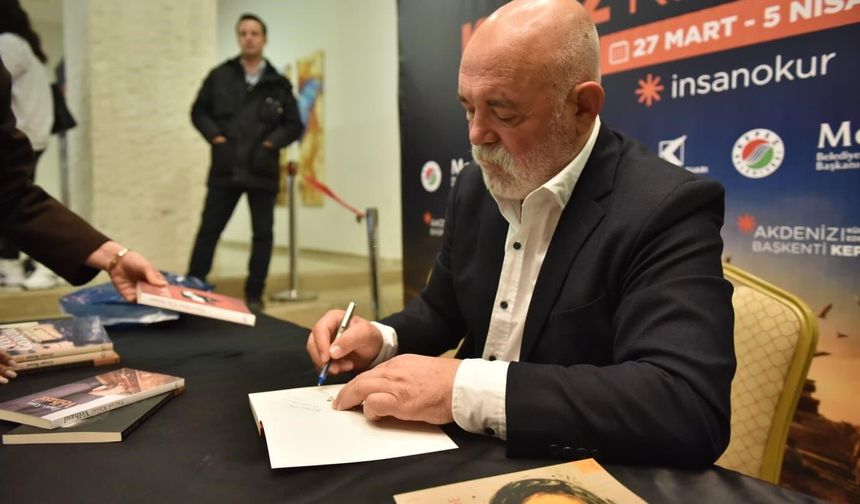 Sinema oyuncusu Ercan Kesal, Kepez Kitap Fuarı’nda okumanın önemine dikkat çekti