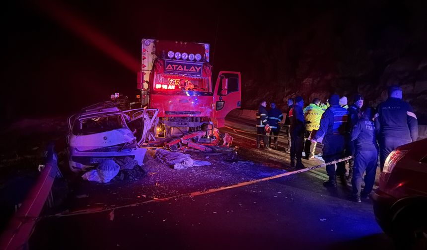 Isparta-Antalya karayolunda feci kaza!