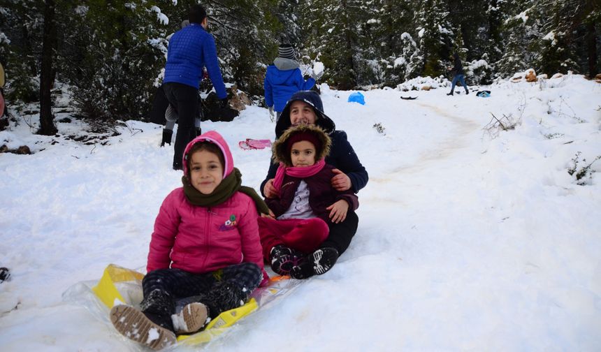 Antalya'nın zirvelerinde Nisan ayında kar sürprizi