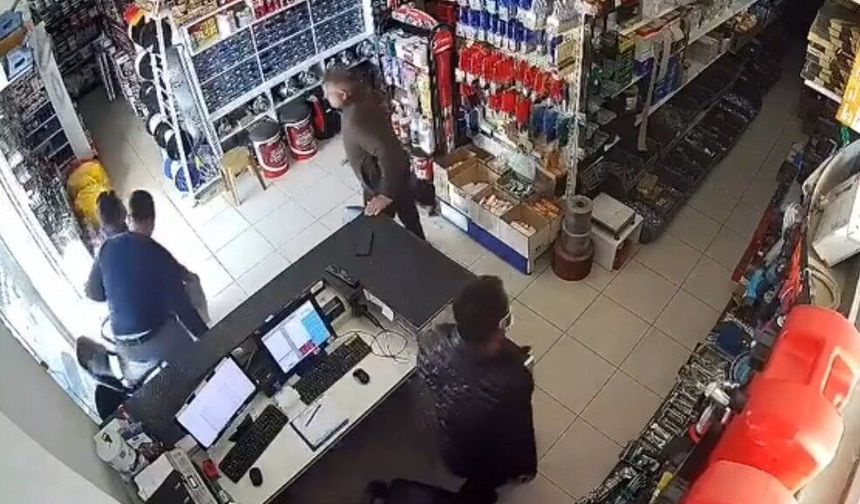 Antalya'da depremi fark edince sokağa fırladılar