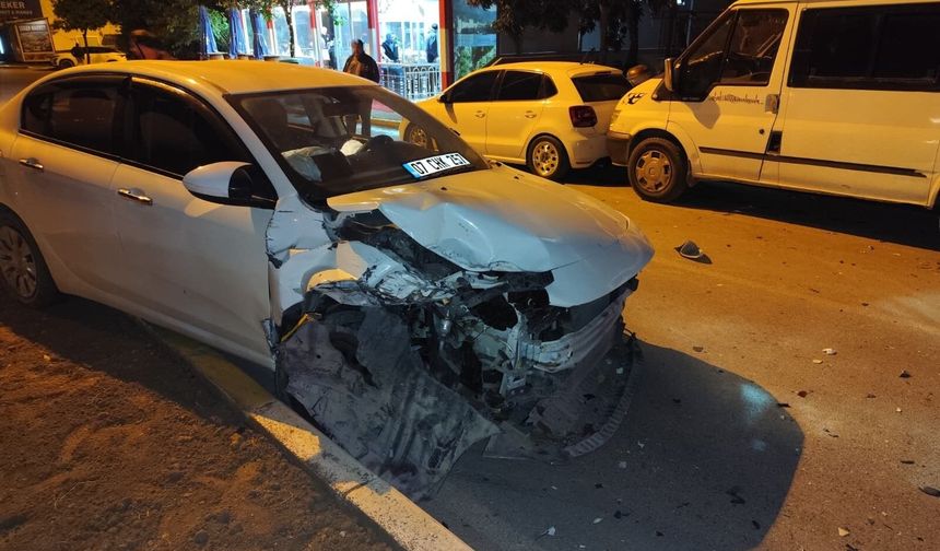 Alkollü sürücü park halindeki araçlara çarptı!