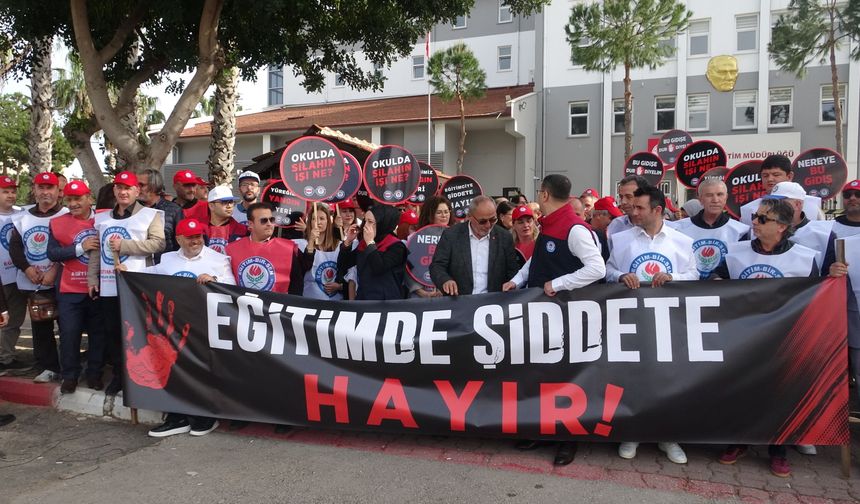 Antalya'da okullara yapılan saldırılar protesto edildi!