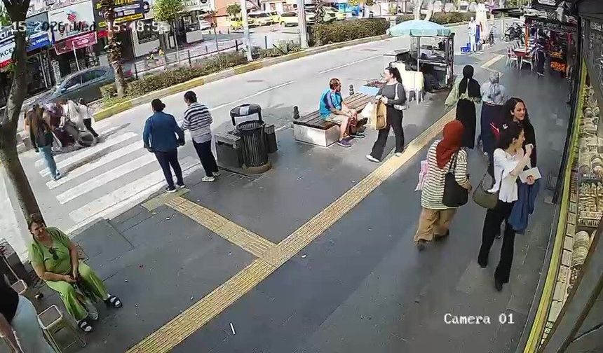 Sokak ortasında çarpıp kaçtı: Yaralılar yardım bekledi!