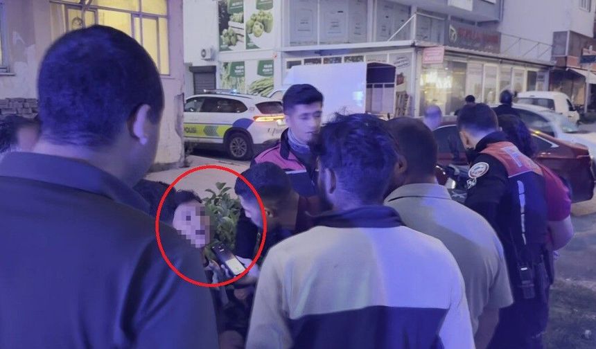 Kazada hafif yaralanan küçük kardeşleri kimse ikna edemedi!