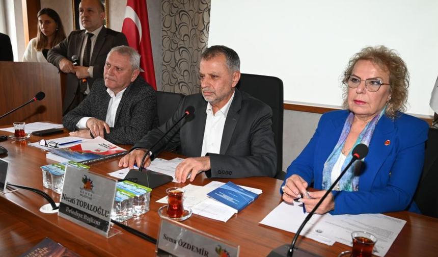 Başkan Topaloğlu: "Yollardaki kazılar altyapı kurumlarına ait"