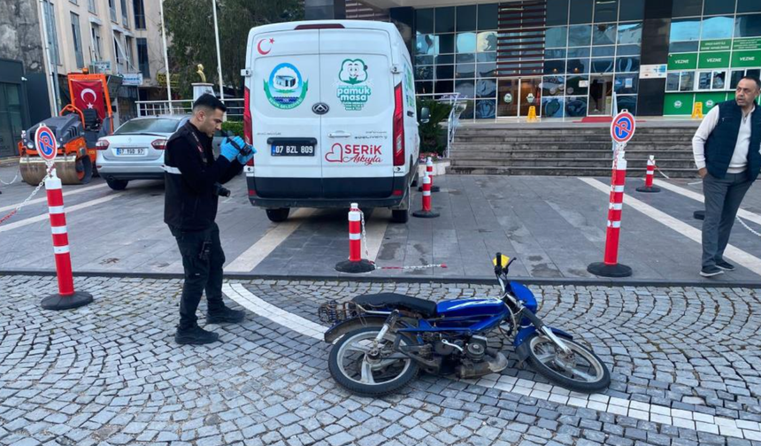 Pompalı tüfekle belediyeye kurşun yağdırdı!