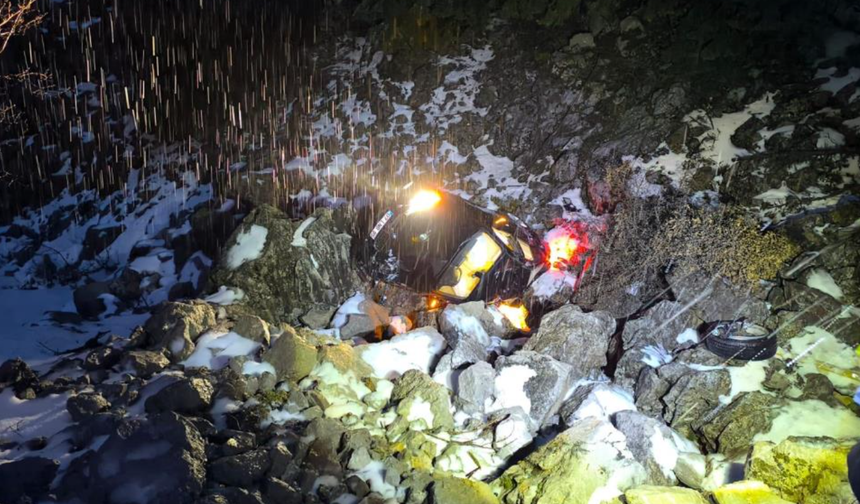 Otomobil şarampole yuvarlandı!