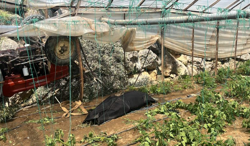 Yoldan çıkan traktör seraya devrildi, can kaybı yaşandı!