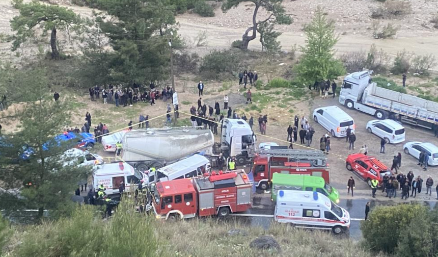 Isparta-Antalya karayolunda feci kaza!