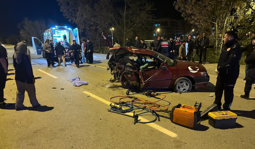 Finike-Kumluca yolunda feci kaza: Ölü ve yaralılar var!