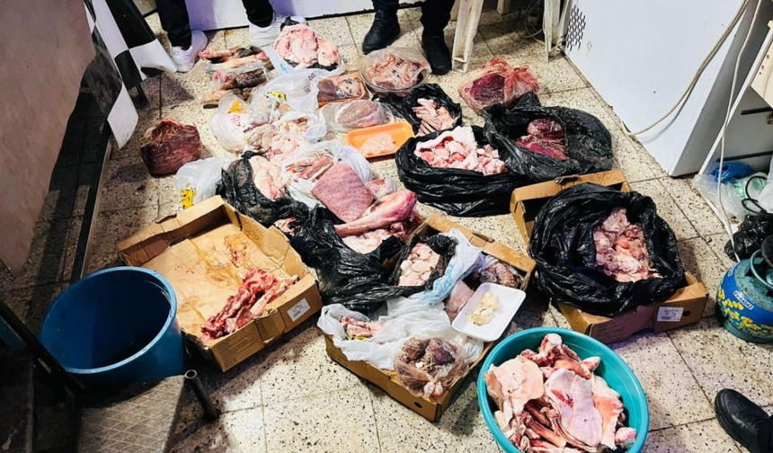 Antalya'da kasap dükkanında mide bulandıran görüntü!