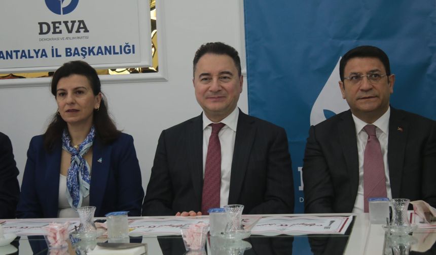 Ali Babacan Antalya’da Basınla Buluştu: “Türkiye’nin En Büyük Sorunu Gençler ve Gelecek Umudu”