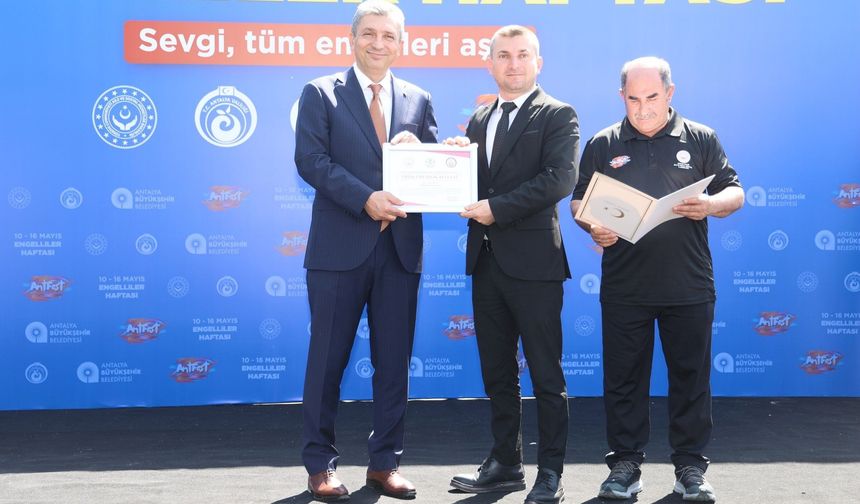 Aksu Belediyesi’ne erişilebilirlik ödülü