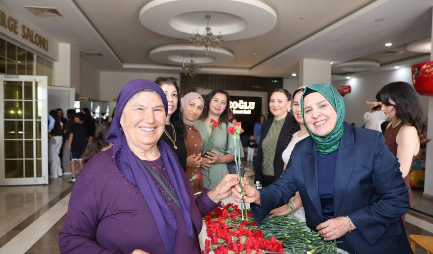 Aksu'da Anneler Günü coşkuyla kutlandı