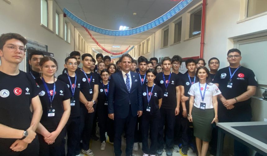 Aksu Uçak Bakım Lisesi’nde bilim fuarı açıldı