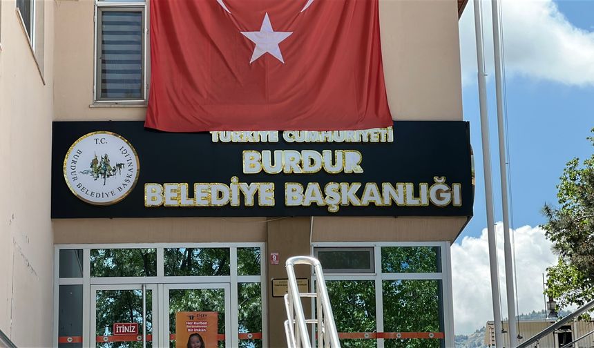 Burdur Belediyesi'ne yönelik soruşturmada 'görevi kötüye kullanma' suçundan 51 sanık hakkında hazırlanan iddianame kabul edildi