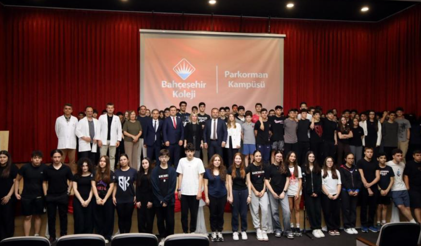 Rektör Özkan’dan lise öğrencileriyle ufuk açıcı sohbet