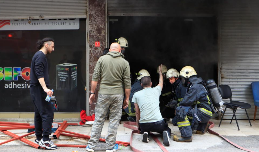 Antalya'da sünger dolu depoda korkutan yangın