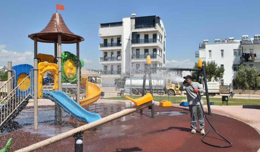 Kepez'de park ve oyun alanlarında hijyen seferberliği