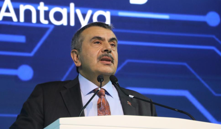 Bakan Tekin: "100 ortaöğretim öğrencisinin 43'ü mesleki eğitime kayıt yaptırdı"