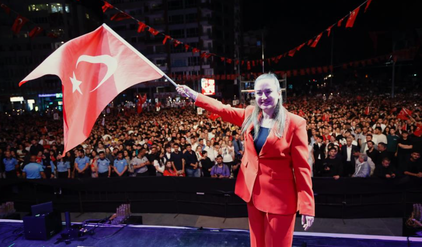 Büşra Özdemir: "Atatürk’ün Samsun’da yaktığı meşale gençliğin gözlerinde parıldıyor"