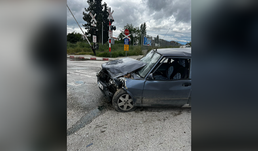 Burdur’da feci kaza! Okul servisi ile otomobil çarpıştı: Çok sayıda yaralı